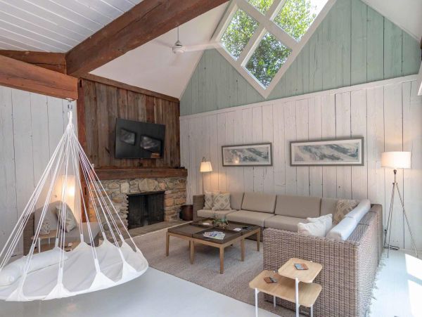Cape Cod Home 994684