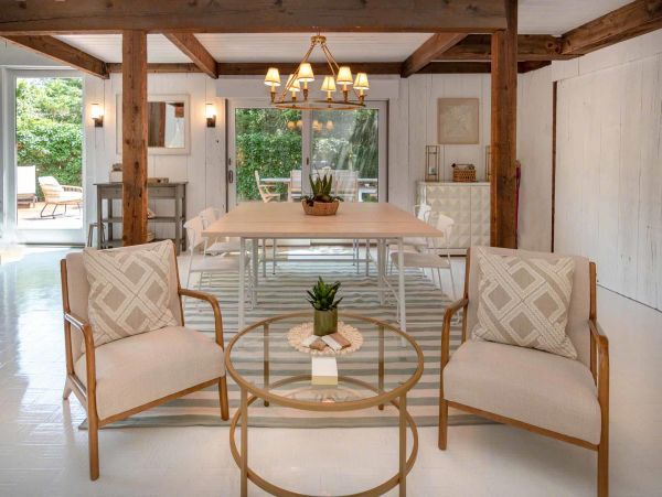 Cape Cod Home 994684