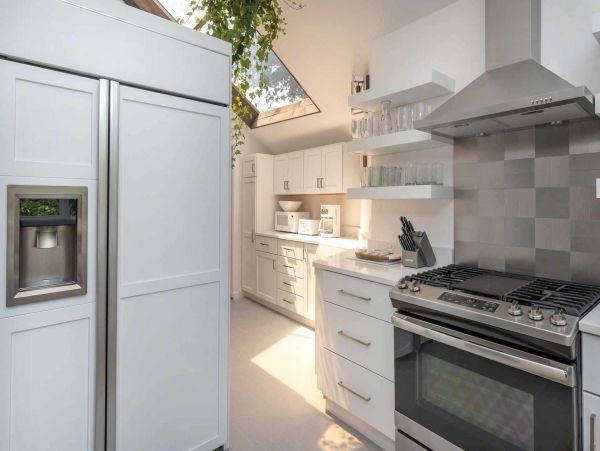 Cape Cod Home 994684
