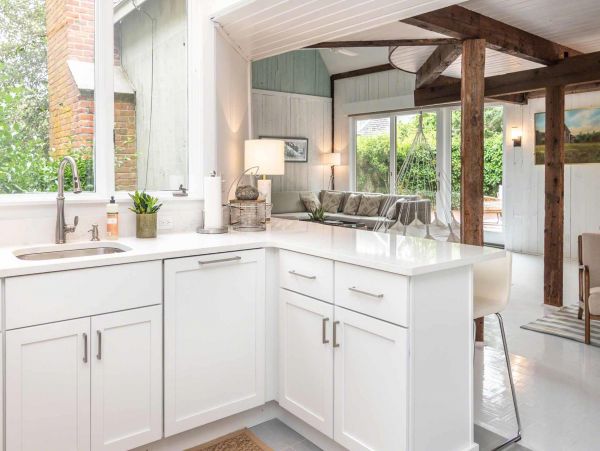 Cape Cod Home 994684