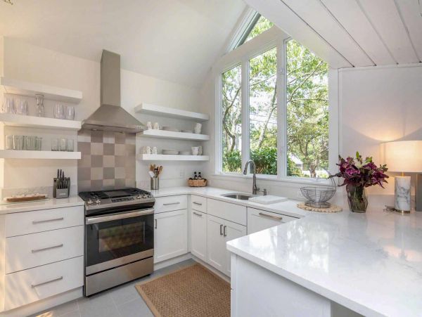 Cape Cod Home 994684