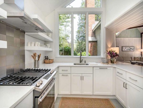 Cape Cod Home 994684