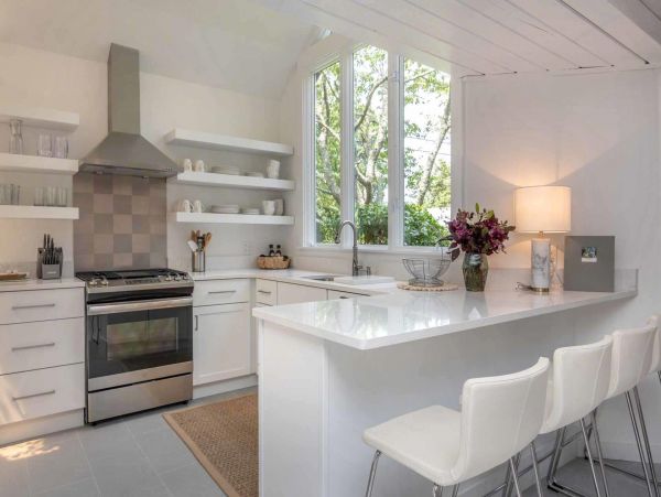 Cape Cod Home 994684