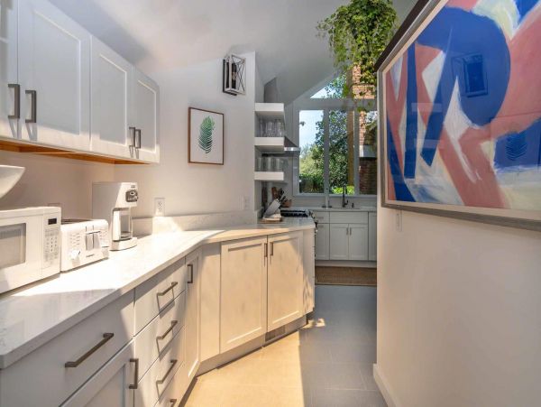 Cape Cod Home 994684