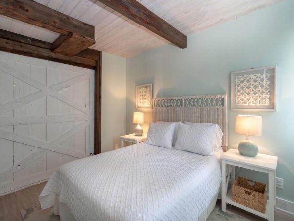 Cape Cod Home 994684