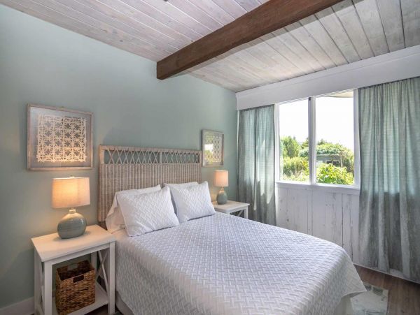 Cape Cod Home 994684