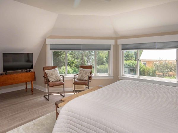 Cape Cod Home 994684