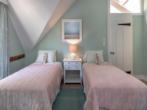 Cape Cod Home 994684