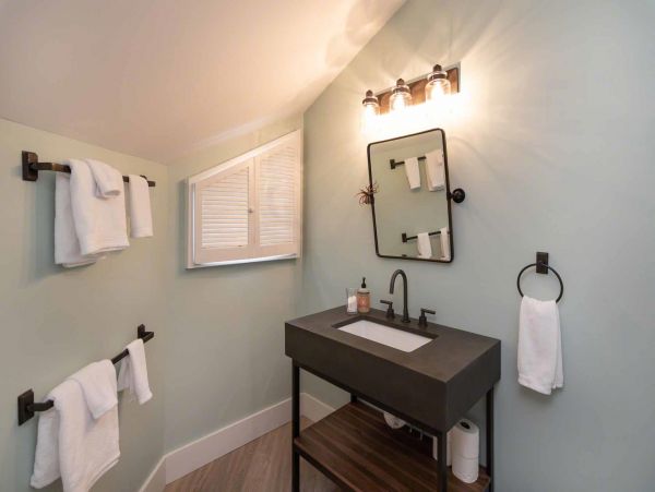 Cape Cod Home 994684