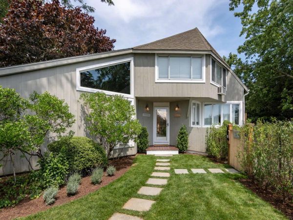 Cape Cod Home 994684