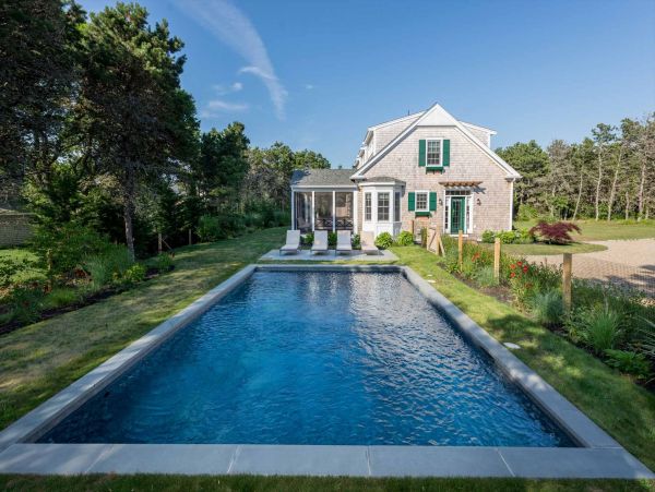 Cape Cod Home 994686