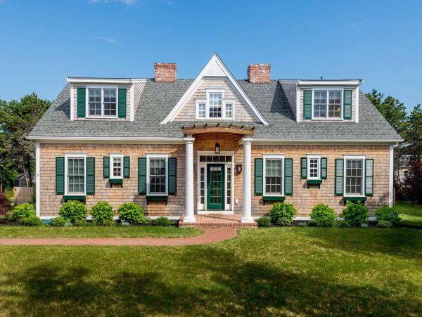 Cape Cod Home 994686