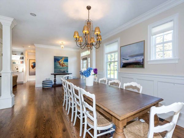 Cape Cod Home 994686