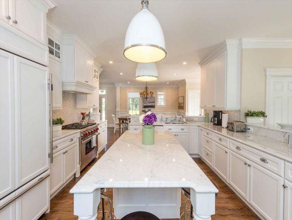 Cape Cod Home 994686