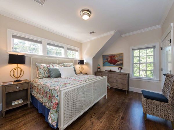Cape Cod Home 994686