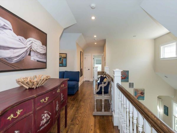 Cape Cod Home 994686