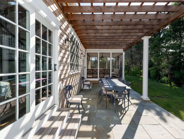 Cape Cod Home 994686