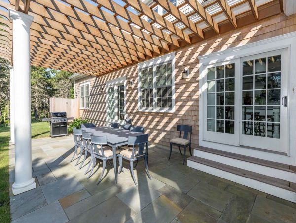 Cape Cod Home 994686