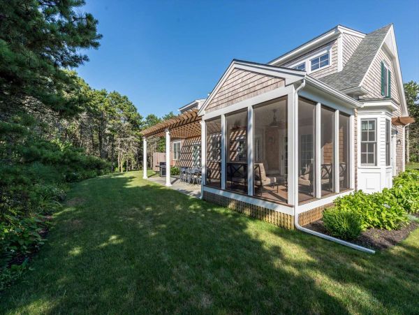 Cape Cod Home 994686