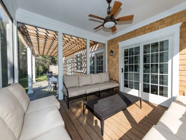 Cape Cod Home 994686