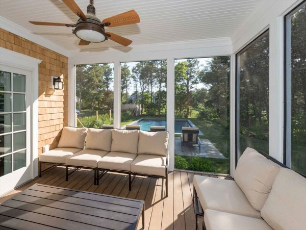 Cape Cod Home 994686