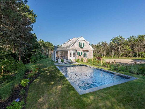 Cape Cod Home 994686