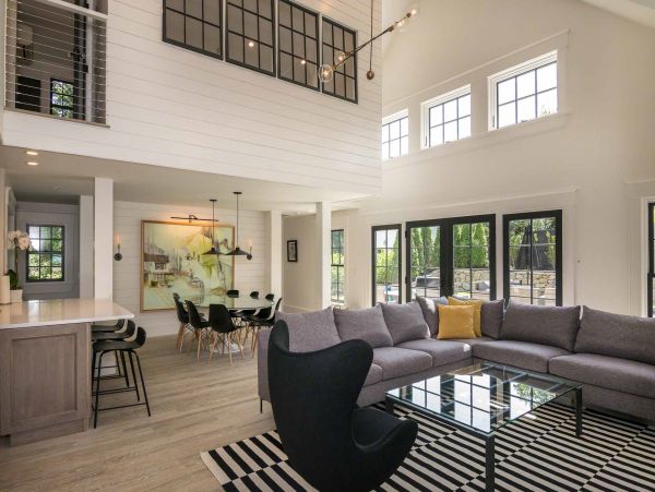 Cape Cod Home 994687