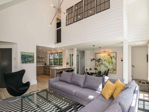 Cape Cod Home 994687