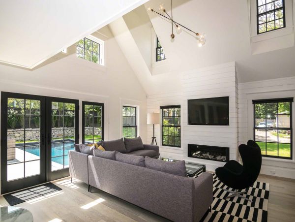 Cape Cod Home 994687