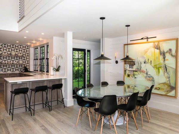 Cape Cod Home 994687