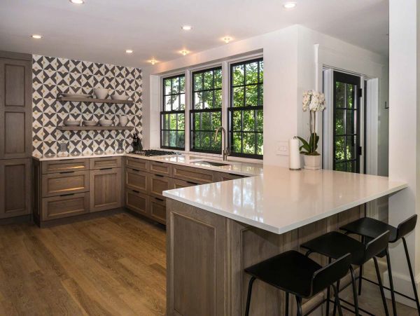 Cape Cod Home 994687