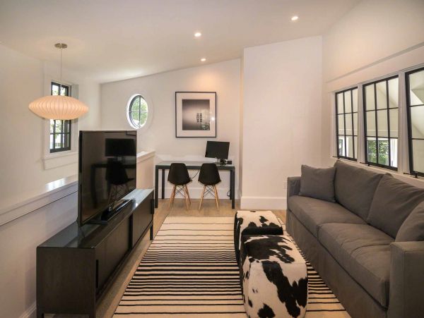 Cape Cod Home 994687