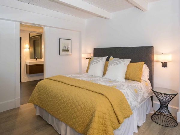 Cape Cod Home 994687