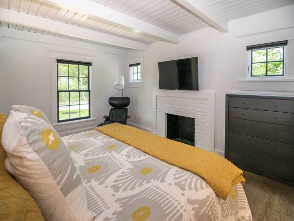 Cape Cod Home 994687