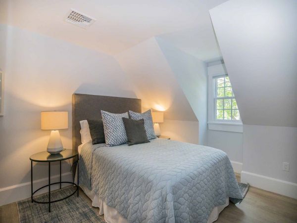 Cape Cod Home 994687