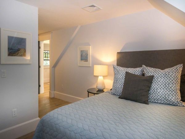 Cape Cod Home 994687
