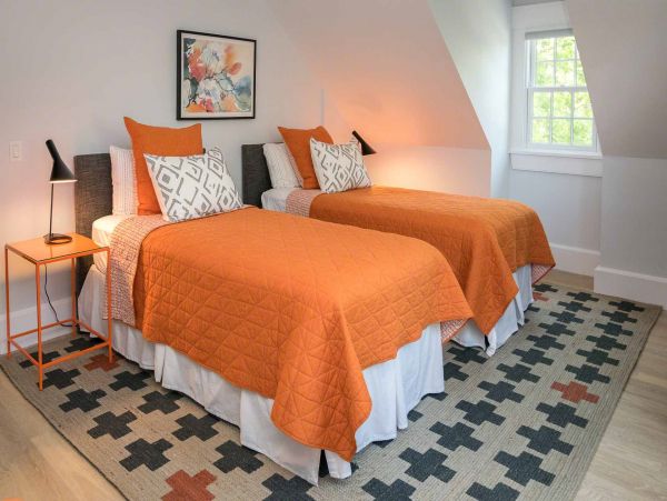 Cape Cod Home 994687