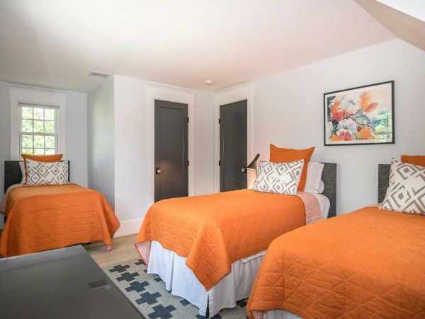 Cape Cod Home 994687