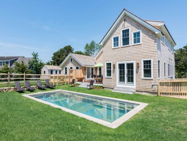 Cape Cod Home 994688
