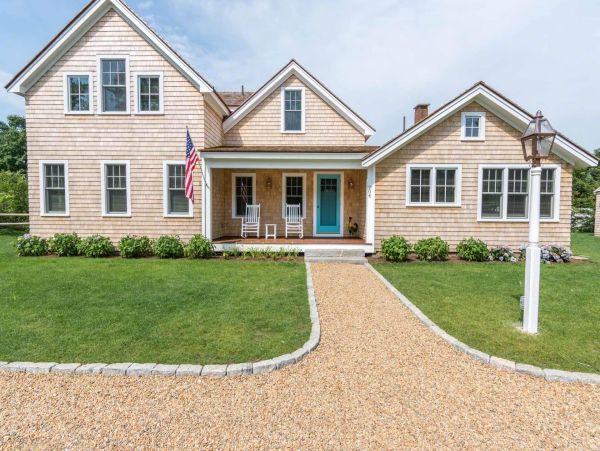 Cape Cod Home 994688