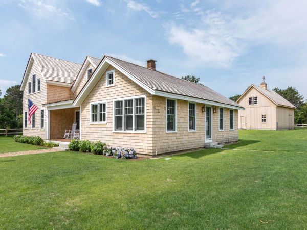 Cape Cod Home 994688