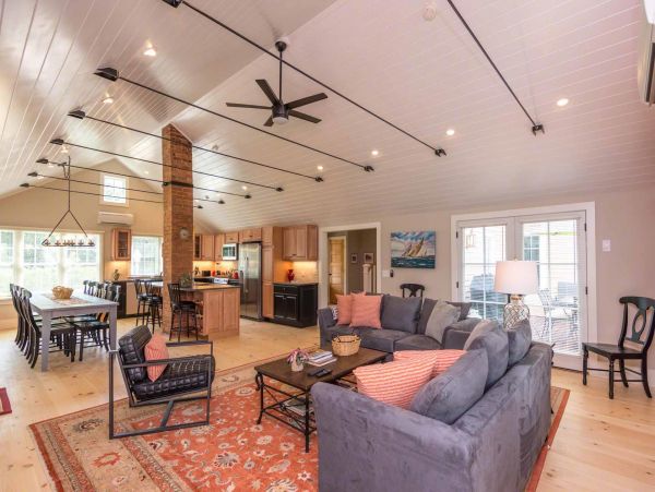 Cape Cod Home 994688