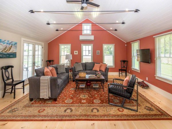 Cape Cod Home 994688