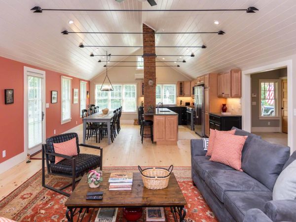 Cape Cod Home 994688