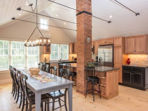 Cape Cod Home 994688