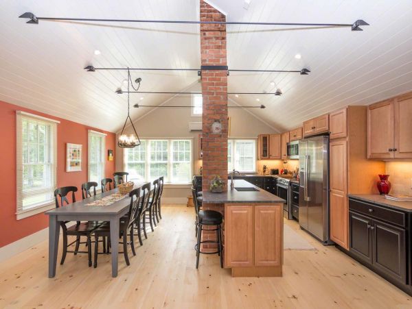 Cape Cod Home 994688