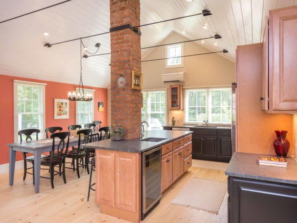 Cape Cod Home 994688