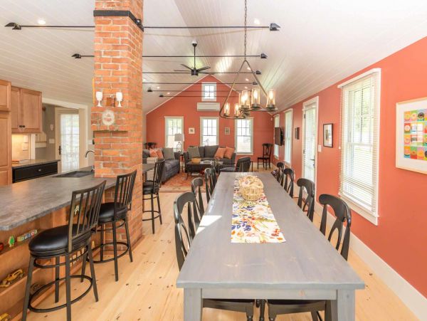 Cape Cod Home 994688