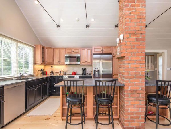 Cape Cod Home 994688