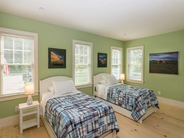 Cape Cod Home 994688